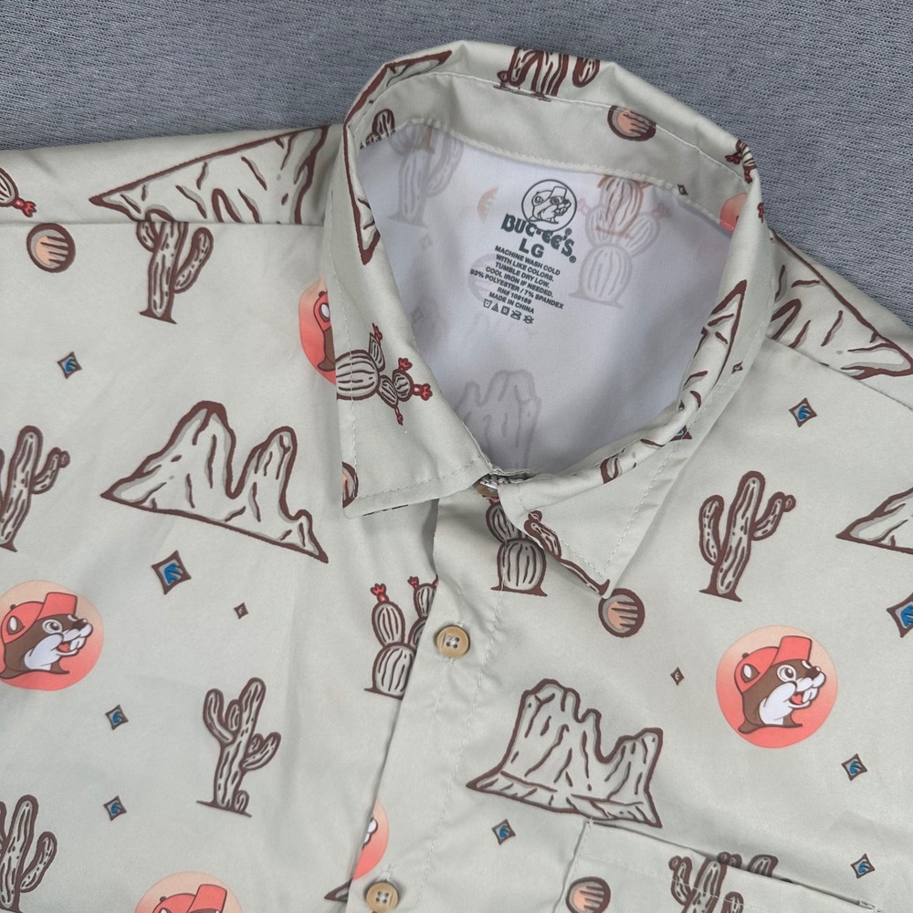 Buc-ee's Shirt Mens L Brown Desert Cactus Print Short Sleeve Button Down NWT